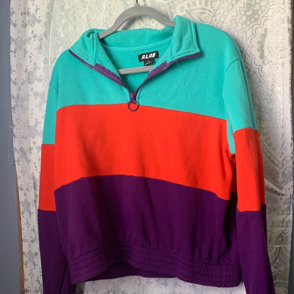 Crop Top Collared Sweatshirt